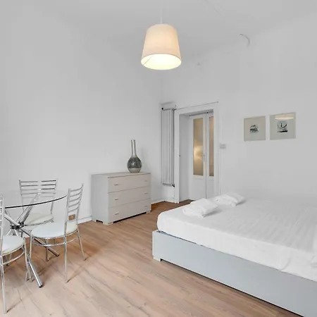 Alzaia Naviglio Grande 40 Apartman *
